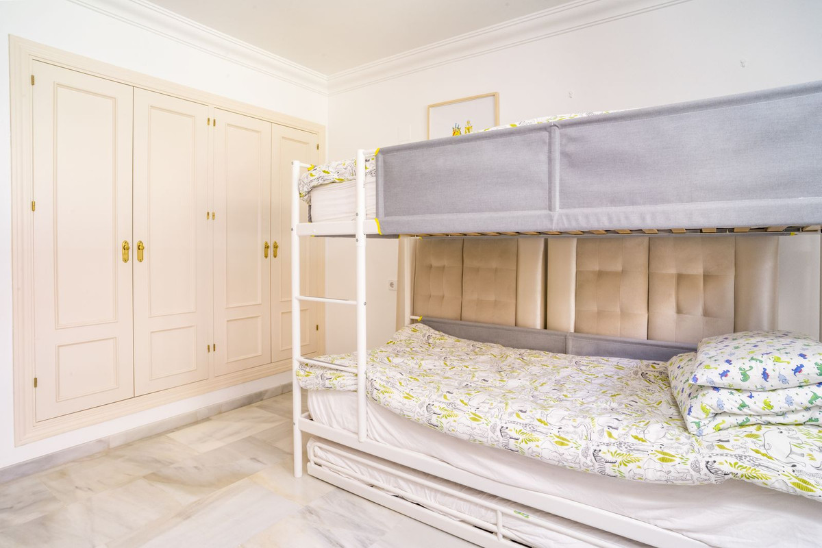Se vende Apartamento Planta Media de 2 dormitorios en Costa Del Sol, Málaga, España