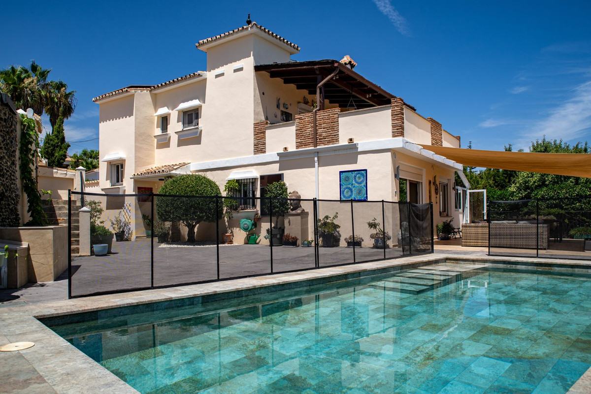 6 Bed Townhouse for sale in El Padron Costa Del Sol, Málaga, Spain