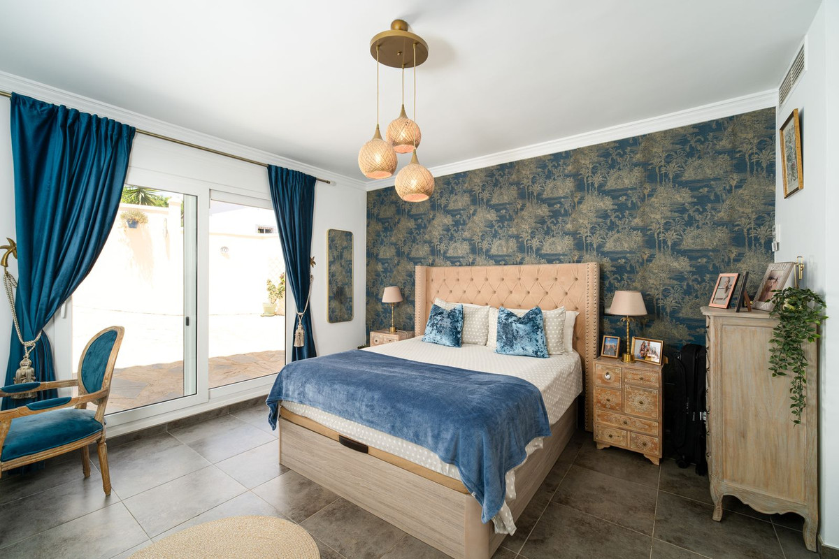 6 Bed Townhouse for sale in El Padron Costa Del Sol, Málaga, Spain