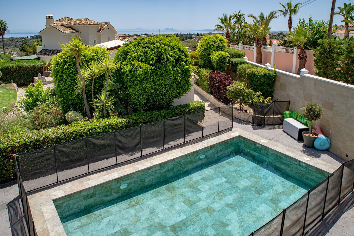 6 Bed Townhouse for sale in El Padron Costa Del Sol, Málaga, Spain