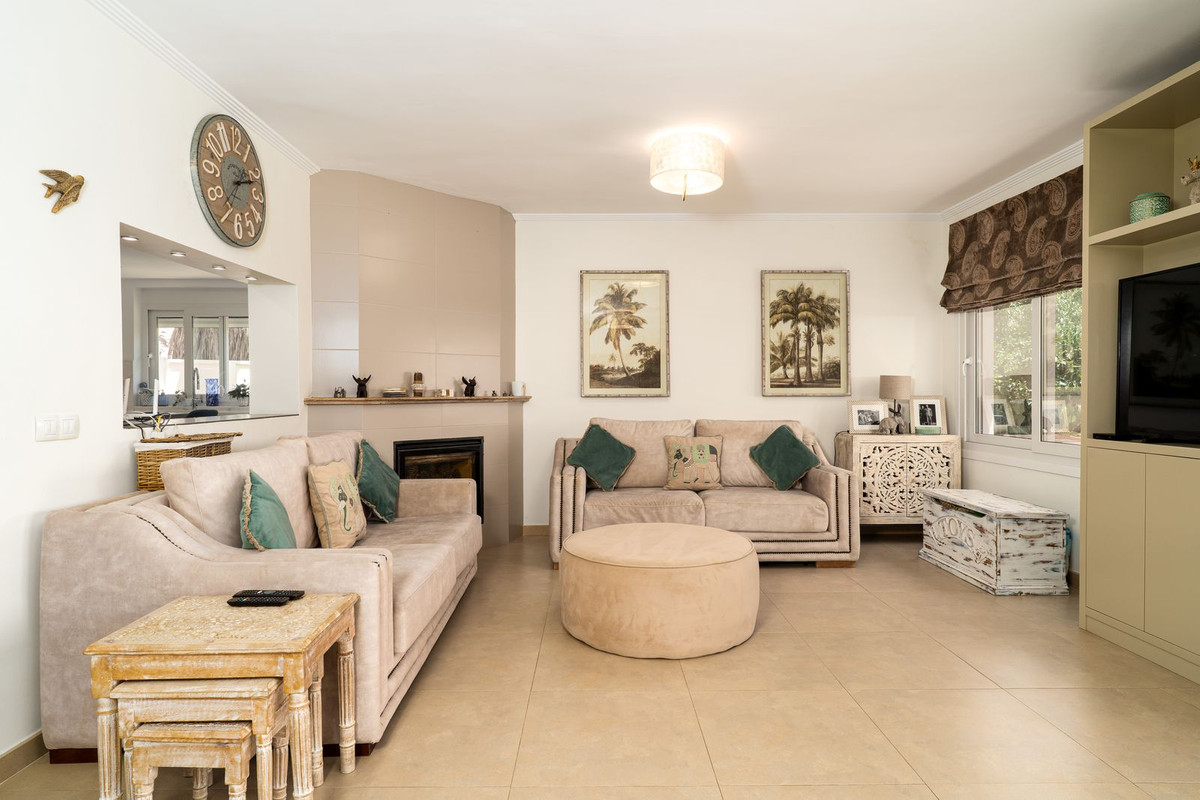 6 Bed Townhouse for sale in El Padron Costa Del Sol, Málaga, Spain