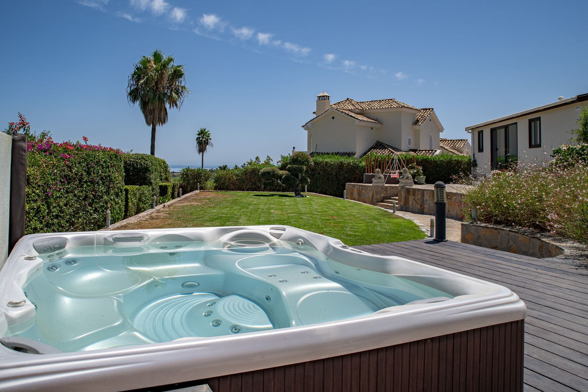 6 Bed Townhouse for sale in El Padron Costa Del Sol, Málaga, Spain