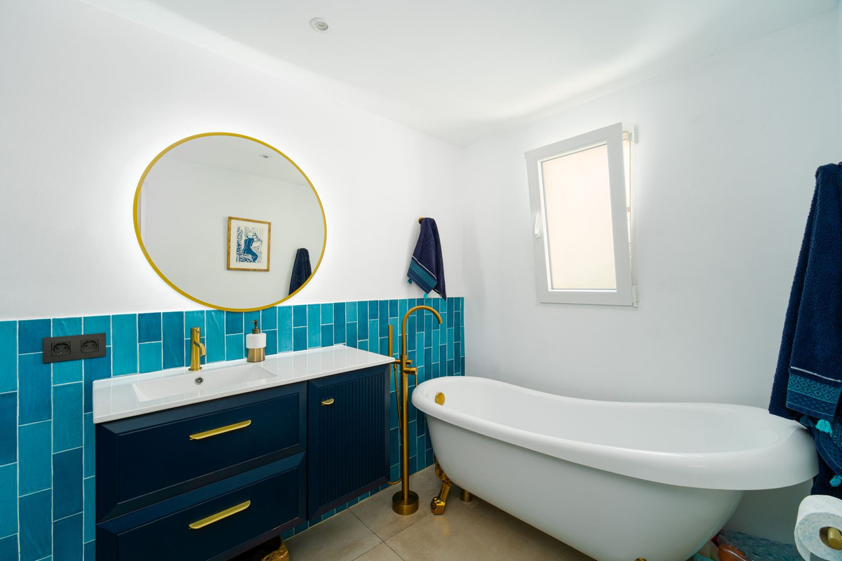 6 Bed Townhouse for sale in El Padron Costa Del Sol, Málaga, Spain