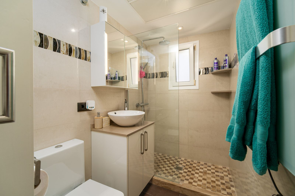 6 Bed Townhouse for sale in El Padron Costa Del Sol, Málaga, Spain