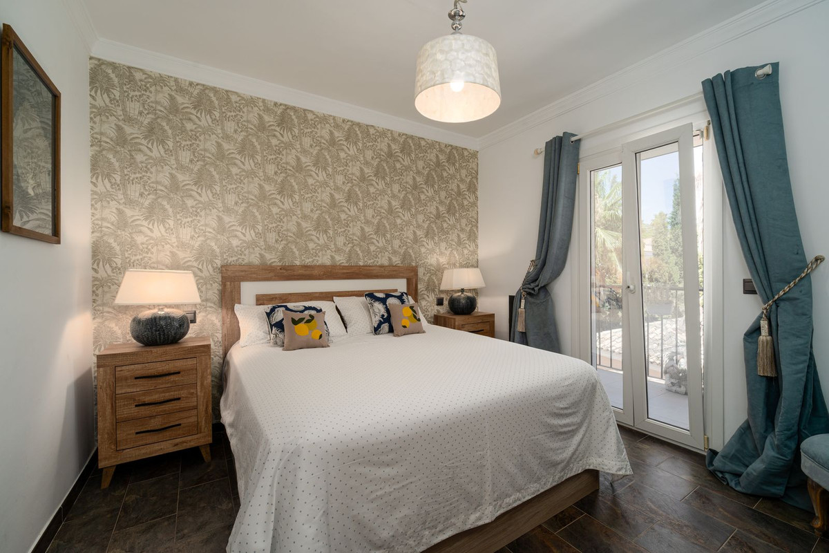 6 Bed Townhouse for sale in El Padron Costa Del Sol, Málaga, Spain
