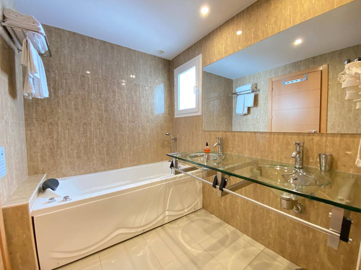 2 Bed Apartment for sale in Estepona Costa Del Sol, Málaga, Spain