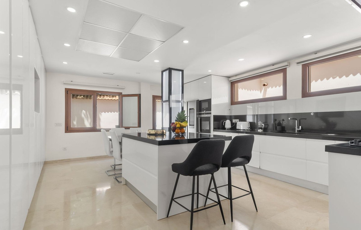 6 Bed Townhouse for sale in Benalmadena Costa Costa Del Sol, Málaga, Spain