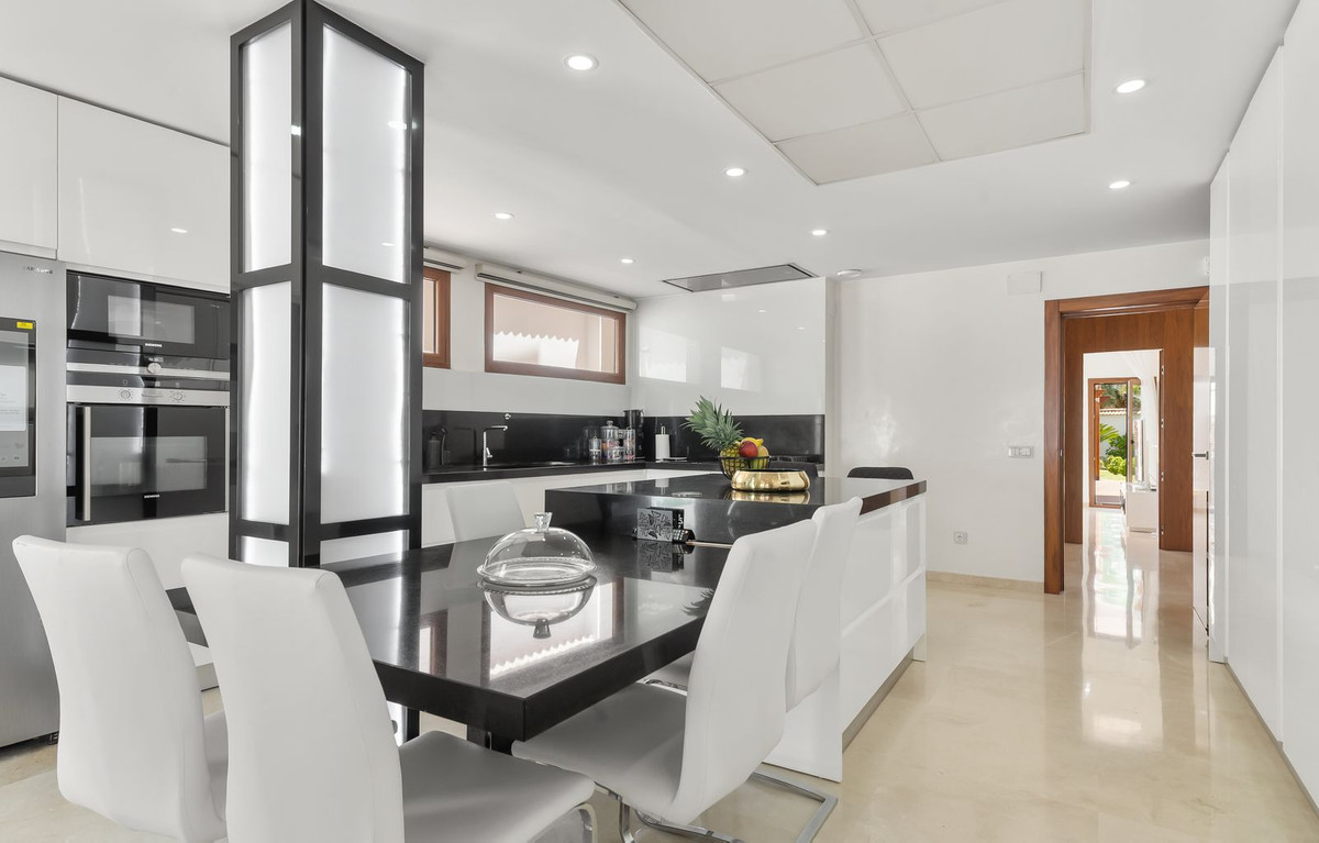 6 Bed Townhouse for sale in Benalmadena Costa Costa Del Sol, Málaga, Spain