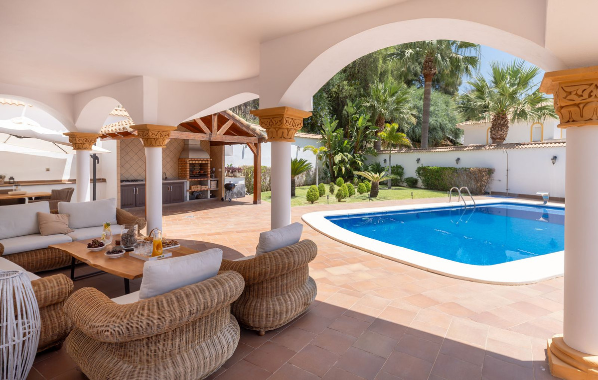 6 Bed Townhouse for sale in Benalmadena Costa Costa Del Sol, Málaga, Spain