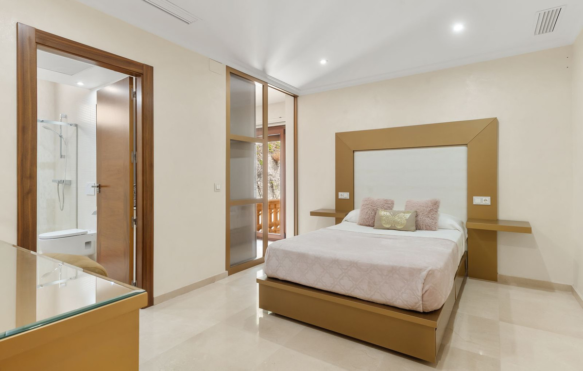 6 Bed Townhouse for sale in Benalmadena Costa Costa Del Sol, Málaga, Spain