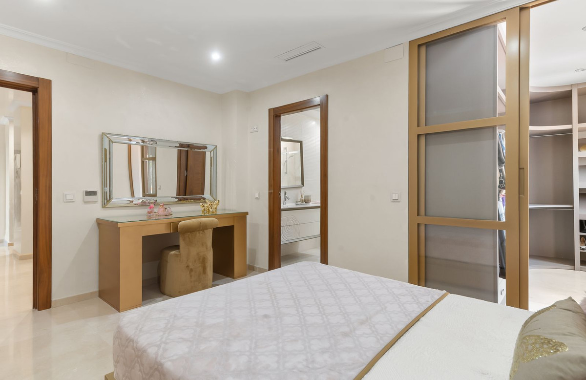6 Bed Townhouse for sale in Benalmadena Costa Costa Del Sol, Málaga, Spain