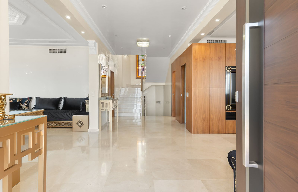 6 Bed Townhouse for sale in Benalmadena Costa Costa Del Sol, Málaga, Spain