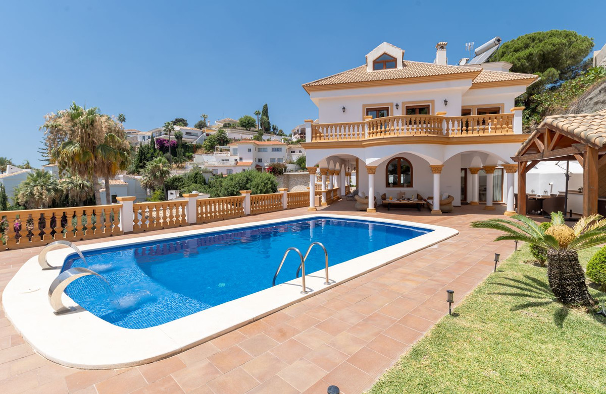 6 Bed Townhouse for sale in Benalmadena Costa Costa Del Sol, Málaga, Spain