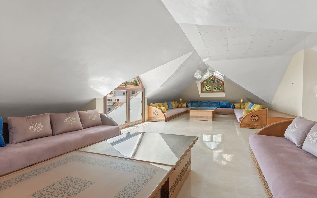 6 Bed Townhouse for sale in Benalmadena Costa Costa Del Sol, Málaga, Spain