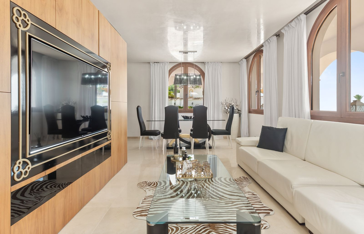 6 Bed Townhouse for sale in Benalmadena Costa Costa Del Sol, Málaga, Spain