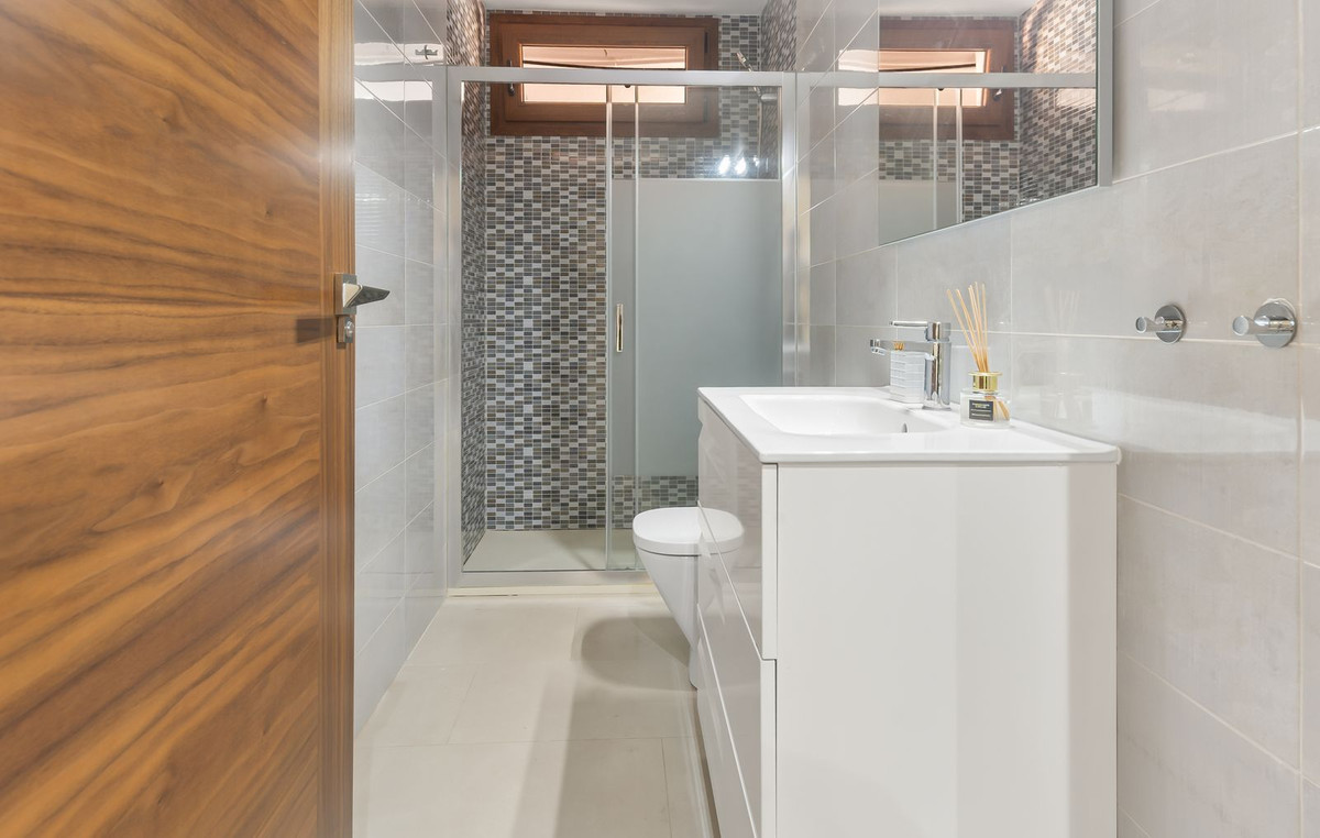 6 Bed Townhouse for sale in Benalmadena Costa Costa Del Sol, Málaga, Spain