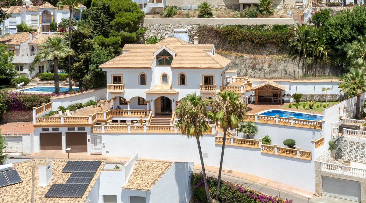 6 Bed Townhouse for sale in Benalmadena Costa Costa Del Sol, Málaga, Spain