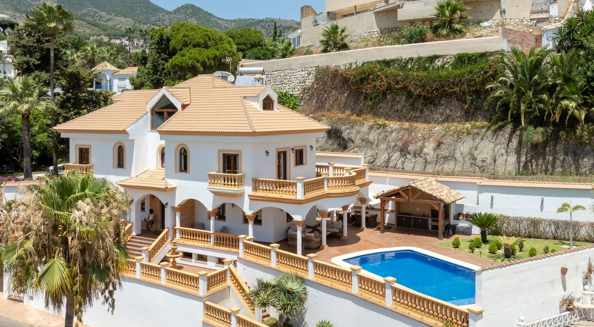 6 Bed Townhouse for sale in Benalmadena Costa Costa Del Sol, Málaga, Spain