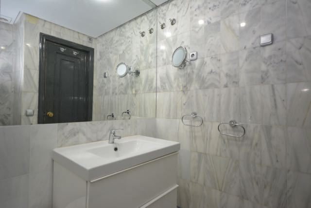 2 Bed Apartment for sale in The Golden Mile Costa Del Sol, Málaga, Spain