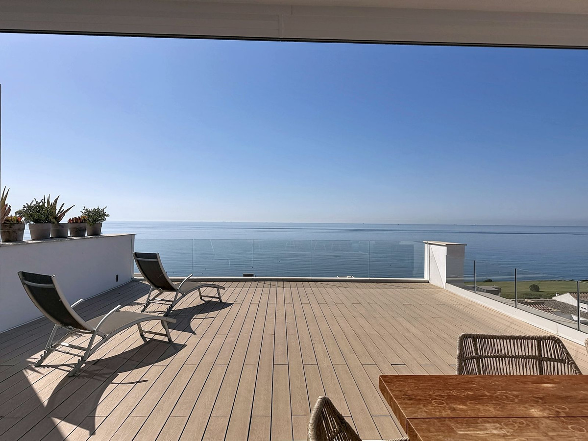 3 Bed Apartment for sale in La Alcaidesa Costa Del Sol, Cádiz, Spain