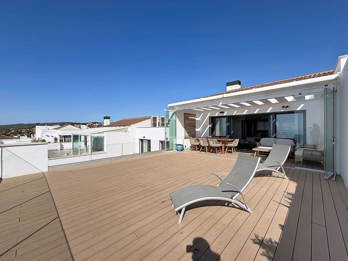 3 Bed Apartment for sale in La Alcaidesa Costa Del Sol, Cádiz, Spain