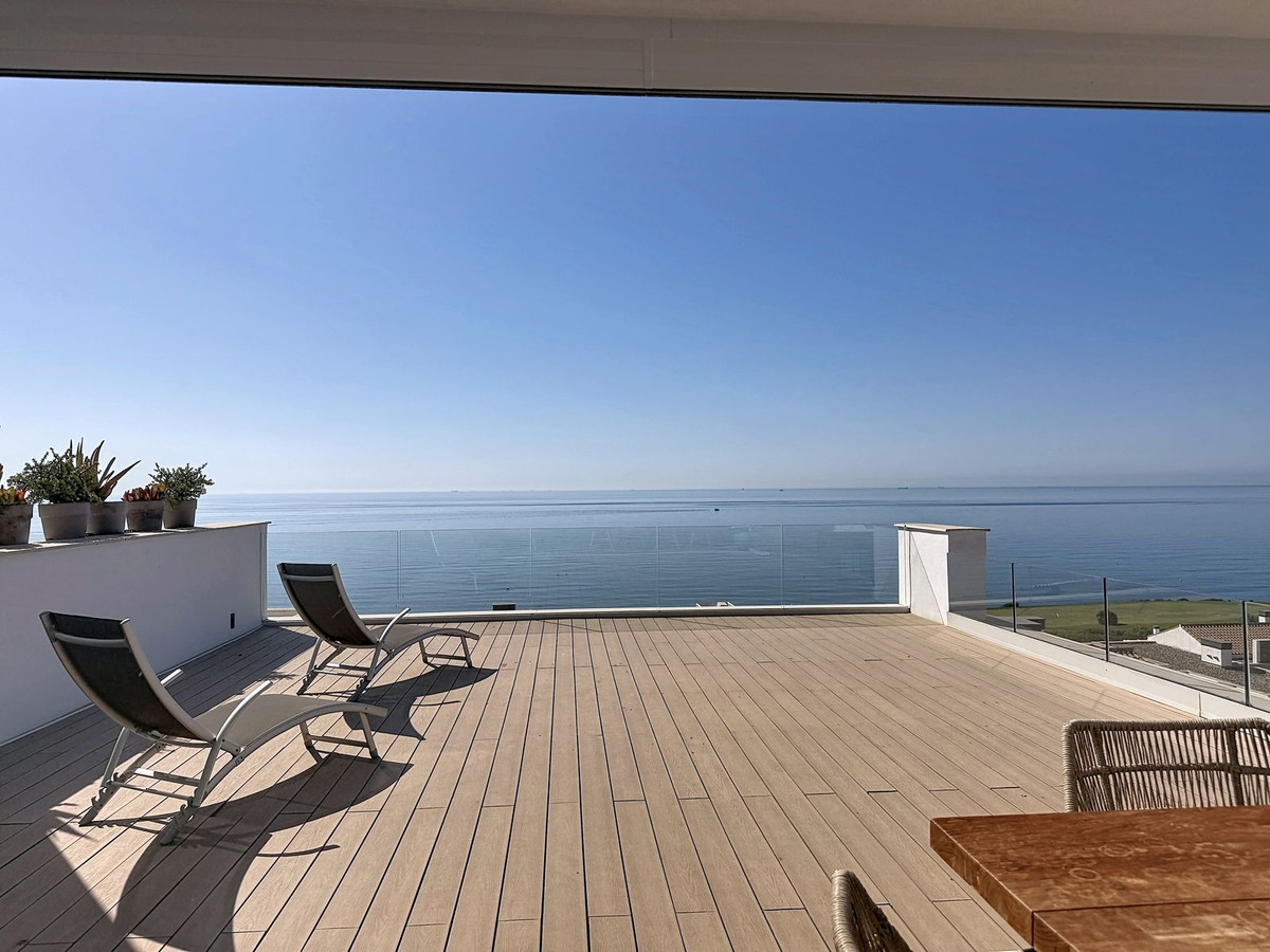 3 Bed Apartment for sale in La Alcaidesa Costa Del Sol, Cádiz, Spain