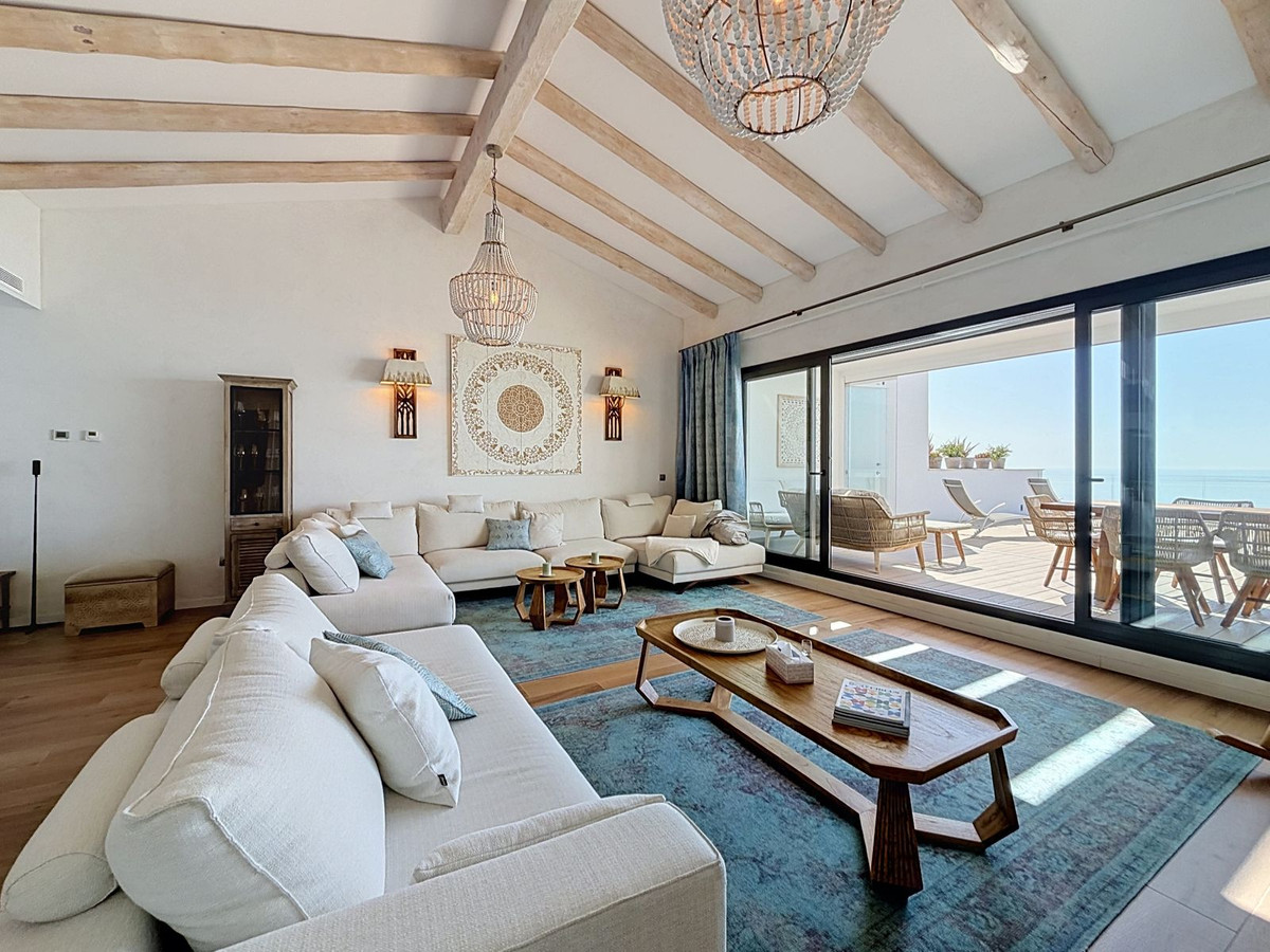3 Bed Apartment for sale in La Alcaidesa Costa Del Sol, Cádiz, Spain