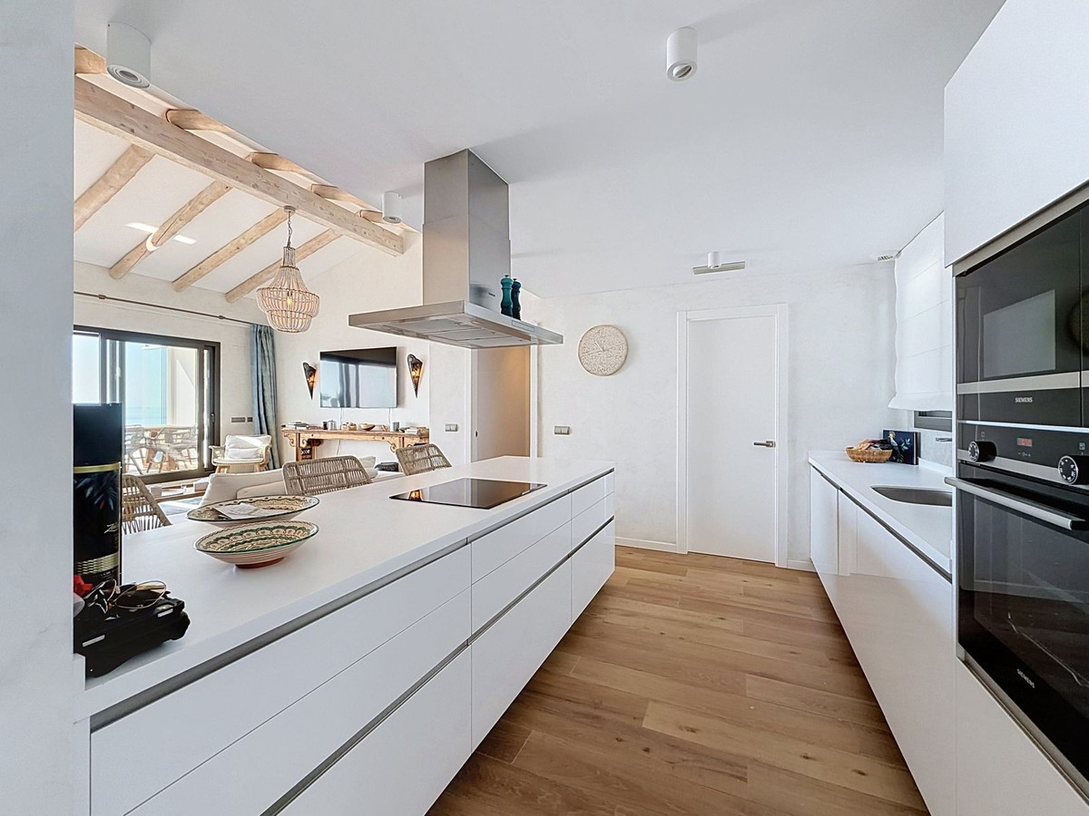 3 Bed Apartment for sale in La Alcaidesa Costa Del Sol, Cádiz, Spain