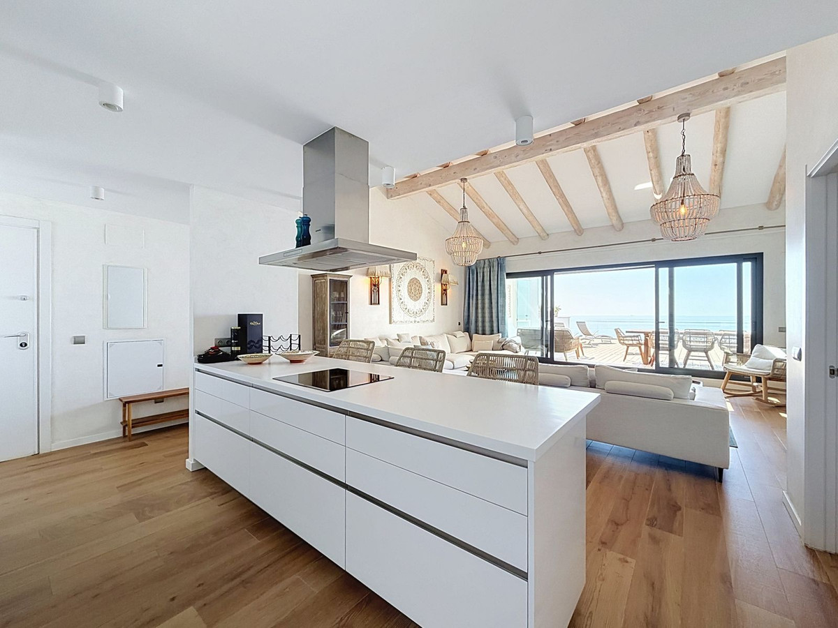 3 Bed Apartment for sale in La Alcaidesa Costa Del Sol, Cádiz, Spain