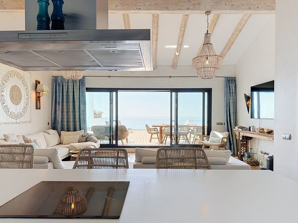 3 Bed Apartment for sale in La Alcaidesa Costa Del Sol, Cádiz, Spain