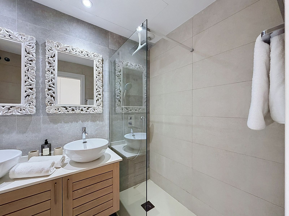 3 Bed Apartment for sale in La Alcaidesa Costa Del Sol, Cádiz, Spain