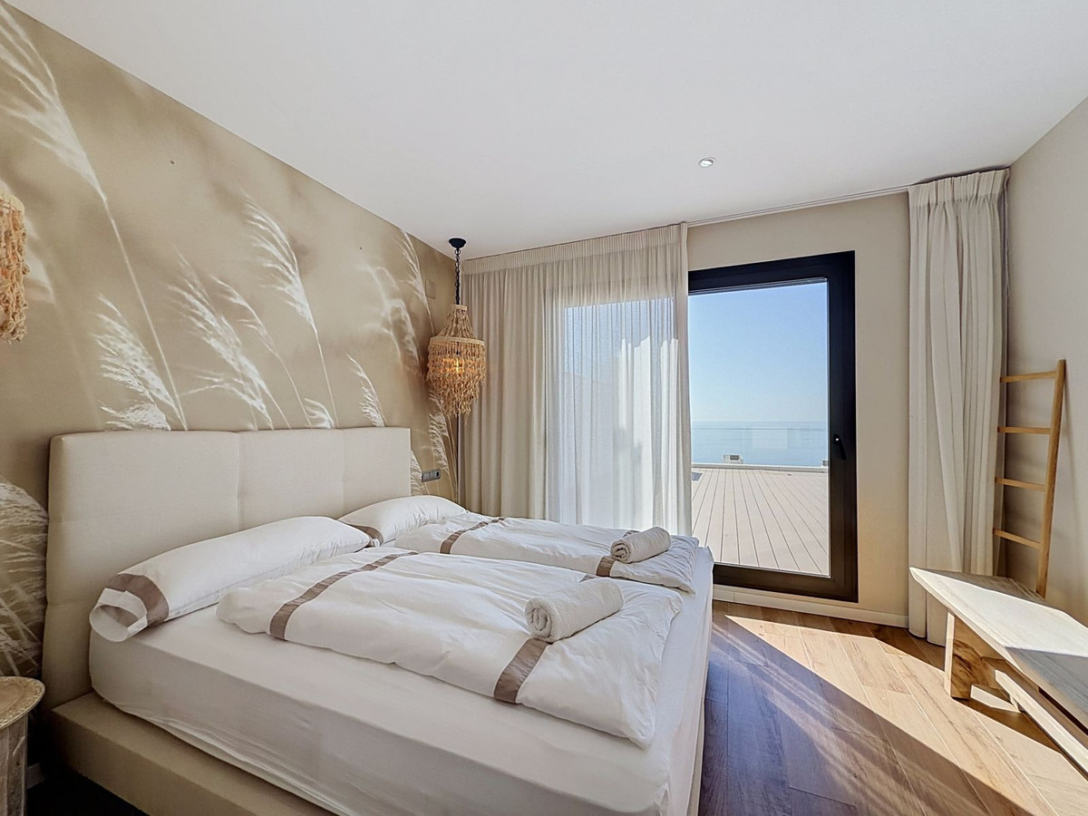 3 Bed Apartment for sale in La Alcaidesa Costa Del Sol, Cádiz, Spain