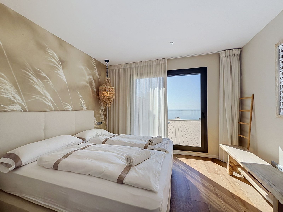 3 Bed Apartment for sale in La Alcaidesa Costa Del Sol, Cádiz, Spain