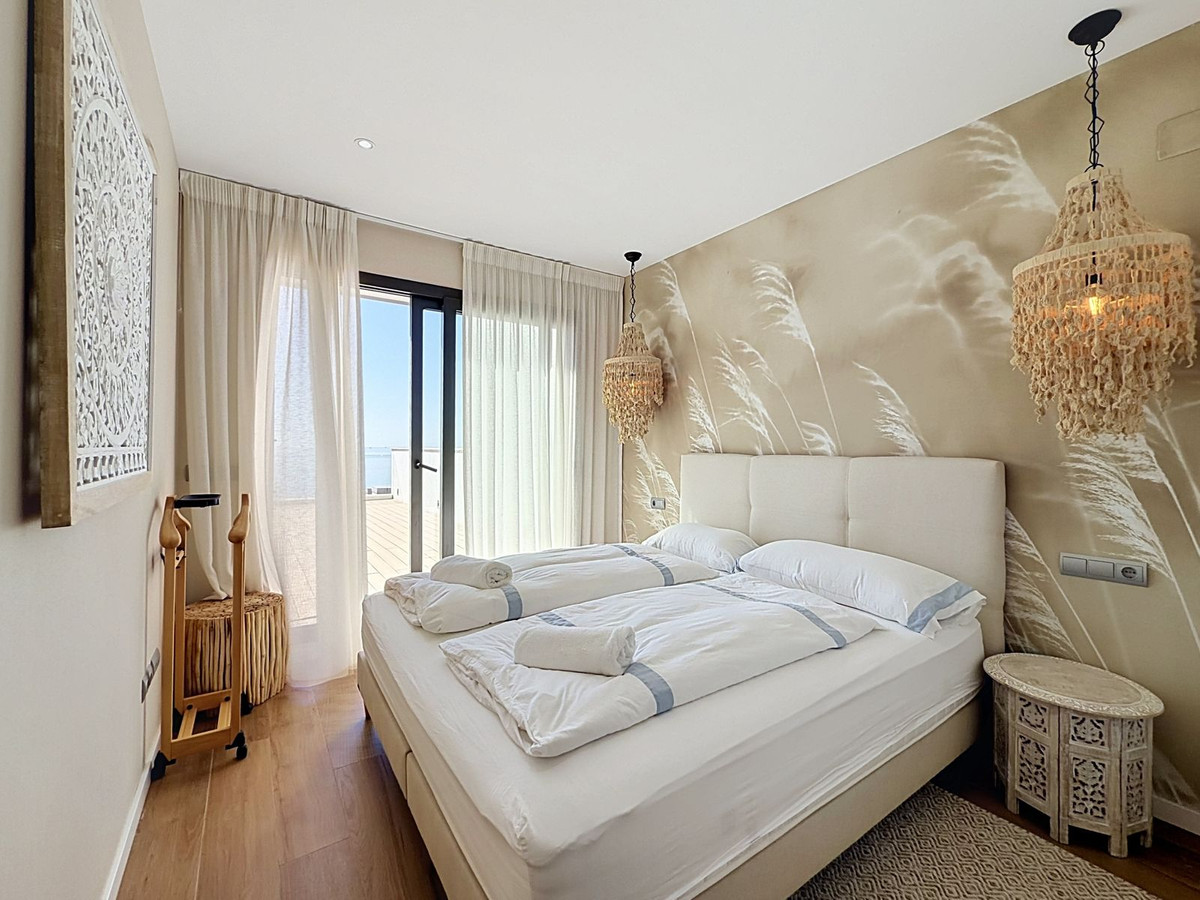 3 Bed Apartment for sale in La Alcaidesa Costa Del Sol, Cádiz, Spain
