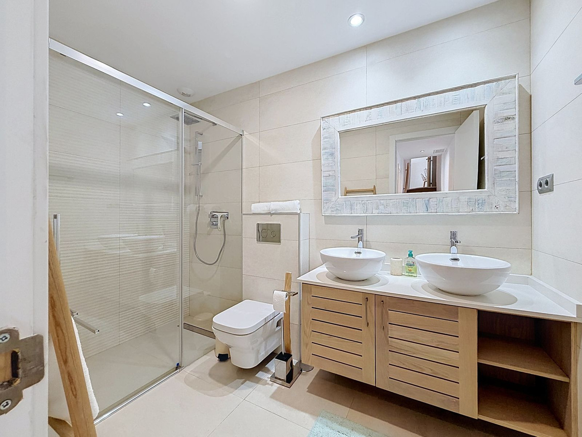 3 Bed Apartment for sale in La Alcaidesa Costa Del Sol, Cádiz, Spain