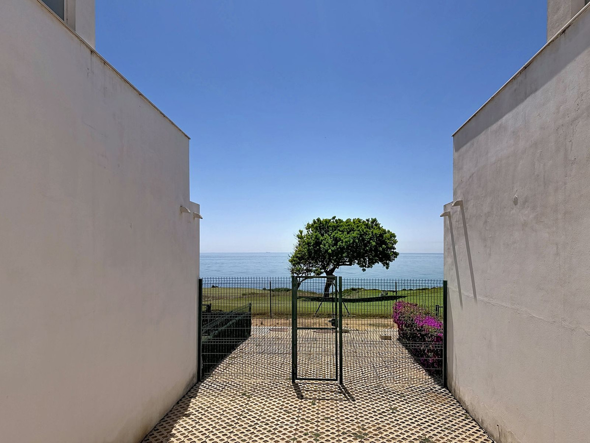 3 Bed Apartment for sale in La Alcaidesa Costa Del Sol, Cádiz, Spain
