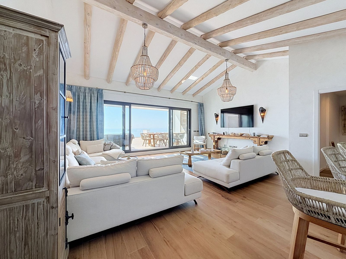 3 Bed Apartment for sale in La Alcaidesa Costa Del Sol, Cádiz, Spain