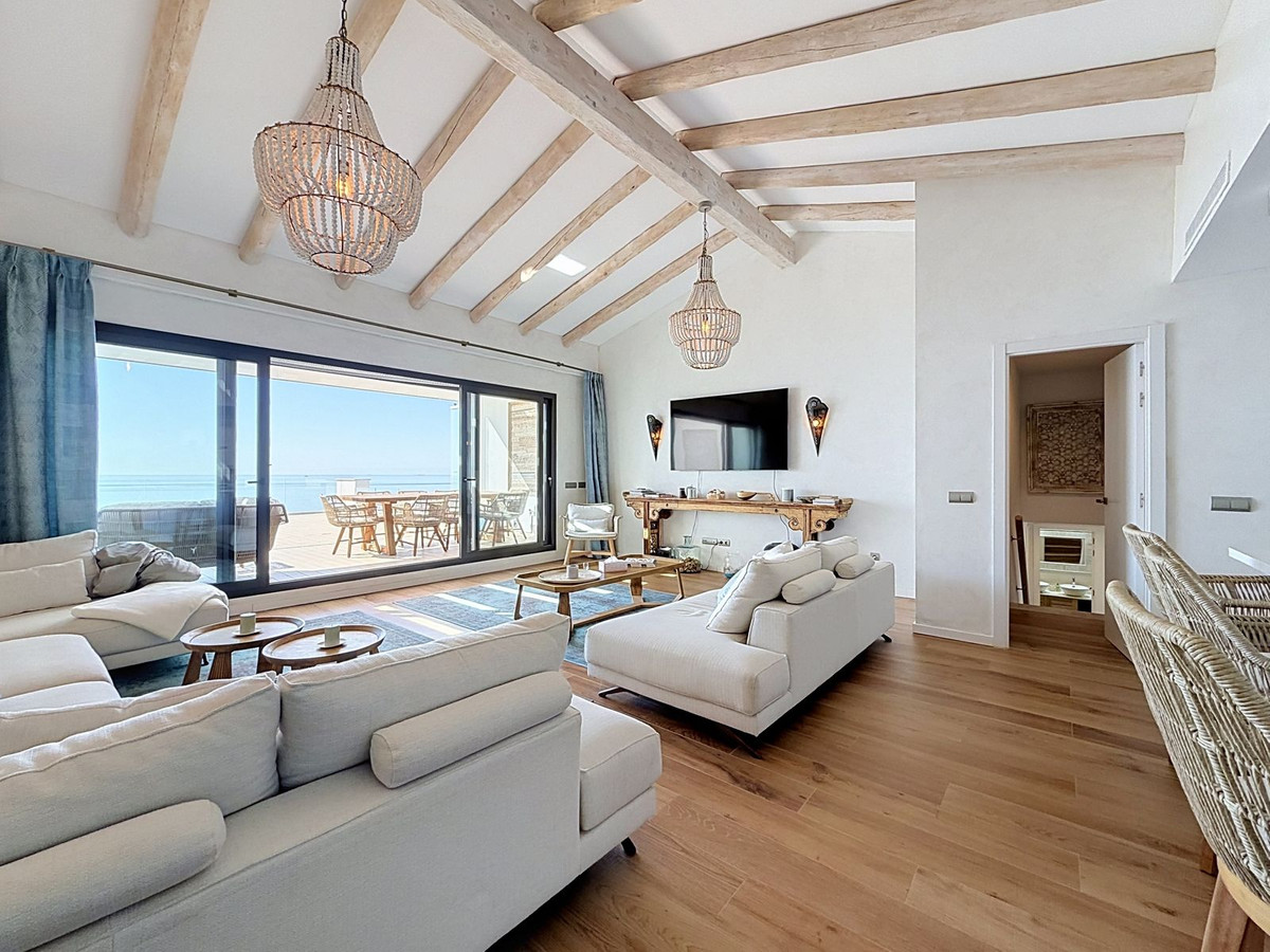 3 Bed Apartment for sale in La Alcaidesa Costa Del Sol, Cádiz, Spain