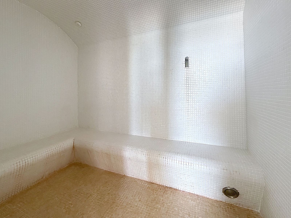 3 Bed Apartment for sale in La Alcaidesa Costa Del Sol, Cádiz, Spain
