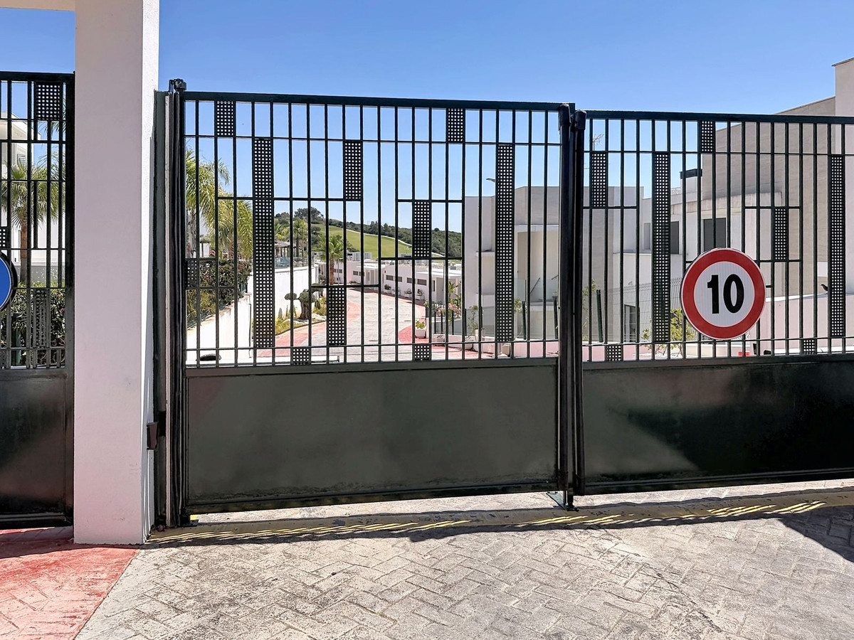 3 Bed Apartment for sale in La Alcaidesa Costa Del Sol, Cádiz, Spain