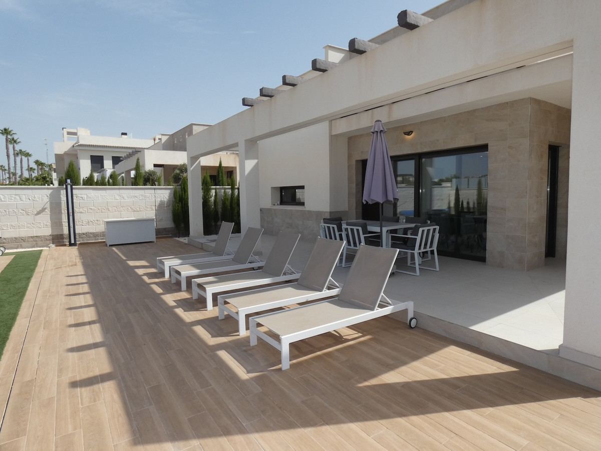 Se vende Villa - Chalet de 3 dormitorios en Costa Blanca, Alicante, España