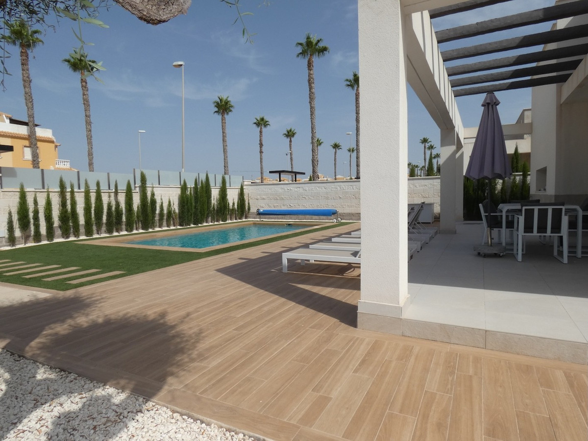 Se vende Villa - Chalet de 3 dormitorios en Costa Blanca, Alicante, España