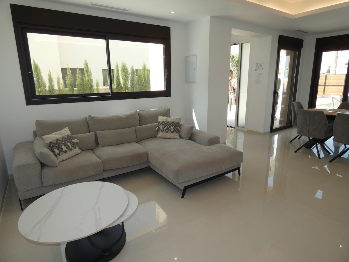 Se vende Villa - Chalet de 3 dormitorios en Costa Blanca, Alicante, España