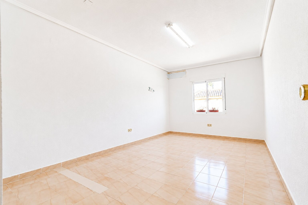 Commercial unit for sale in Dona Pepa Costa Blanca, Alicante, Spain