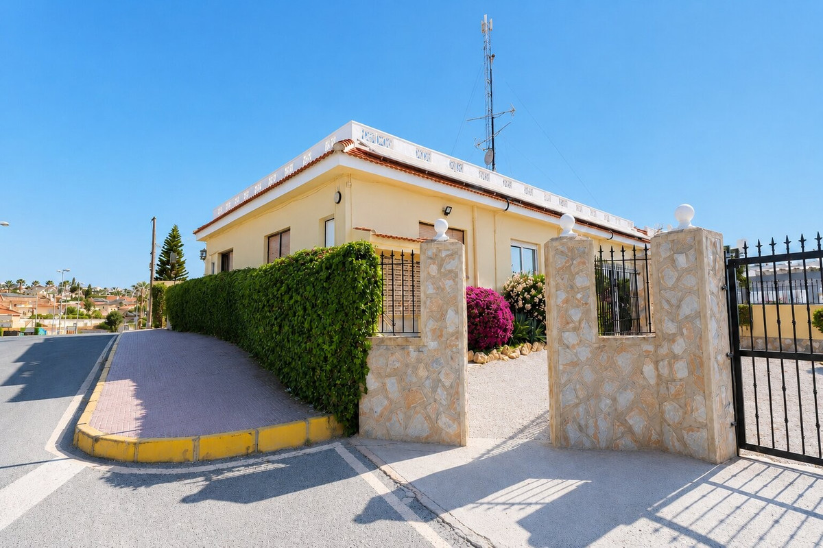 Commercial unit for sale in Dona Pepa Costa Blanca, Alicante, Spain