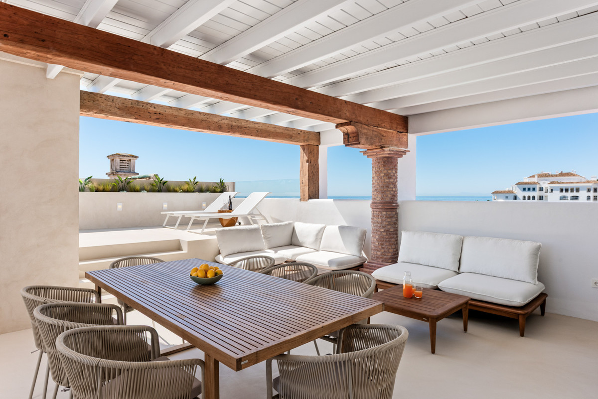 4 Bed Apartment for sale in La Duquesa Costa Del Sol, Málaga, Spain