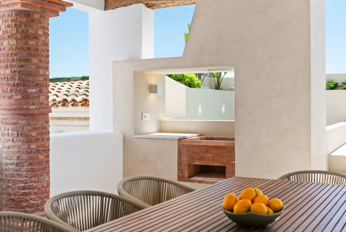 4 Bed Apartment for sale in La Duquesa Costa Del Sol, Málaga, Spain