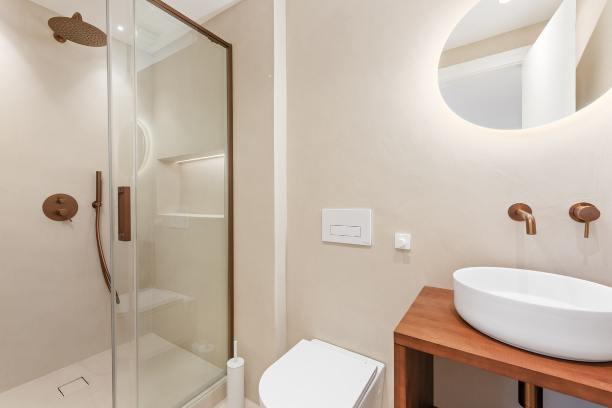 4 Bed Apartment for sale in La Duquesa Costa Del Sol, Málaga, Spain
