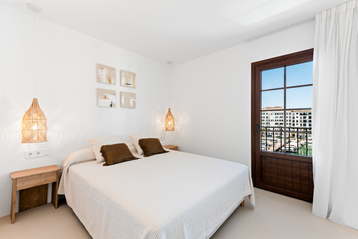 4 Bed Apartment for sale in La Duquesa Costa Del Sol, Málaga, Spain