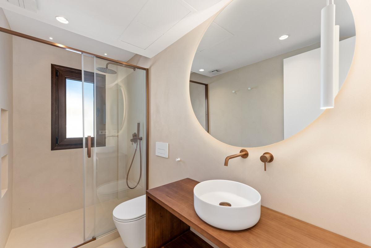4 Bed Apartment for sale in La Duquesa Costa Del Sol, Málaga, Spain